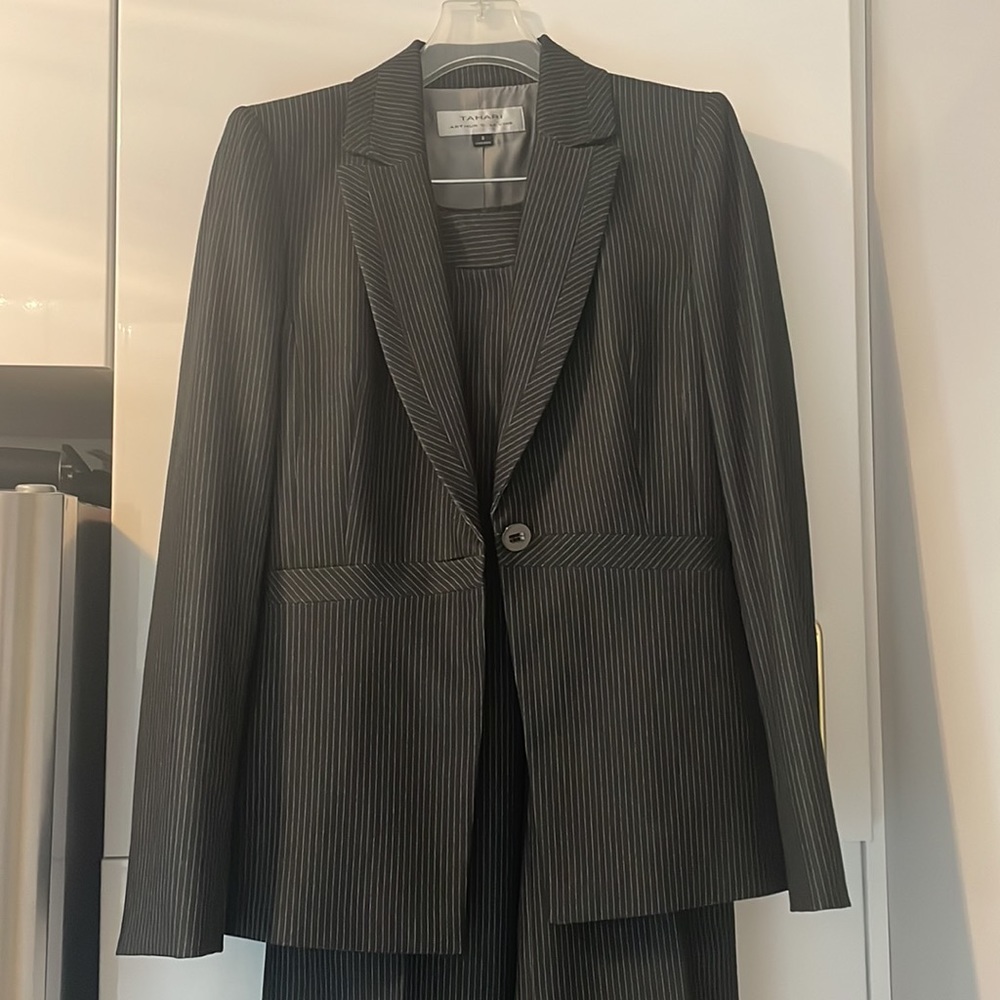 Tahari ASL Pant Suit - NWOT